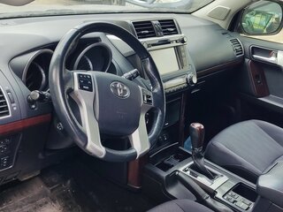 2016 Toyota Land Cruiser Prado 6-speed 150 Series Рестайлинг 1, чёрный, 3600000 рублей, вид 2