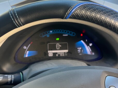 2012 Nissan Leaf (EM61) I (ZE0/AZE0), белый, 620000 рублей, вид 3