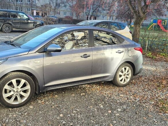 2021 Hyundai Solaris II Рестайлинг, коричневый, 1650000 рублей - вид 3