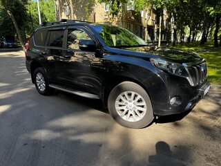 2014 Toyota Land Cruiser Prado 150 Series Рестайлинг 1, чёрный, 3450000 рублей, вид 3
