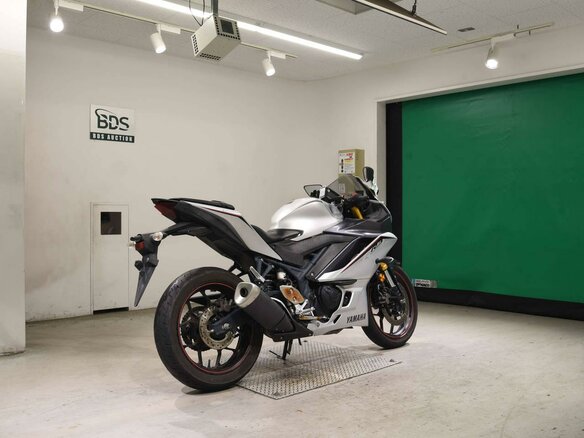 2020 Yamaha YZF-R3, серебристый - вид 4