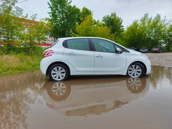 2013 Peugeot 208 I, белый, 600000 рублей - вид 4