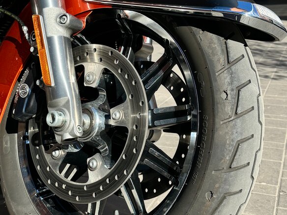 2018 Harley-Davidson Electra Glide, оранжевый, 2500000 рублей - вид 13