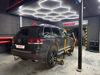 2008 Volkswagen Touareg I Рестайлинг, чёрный, 1700000 рублей, вид 4