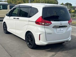 2022 Honda Freed II Рестайлинг, белый, 1190000 рублей, вид 3