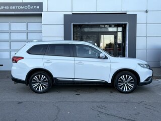 2019 Mitsubishi Outlander III Рестайлинг 3, белый, 1839000 рублей, вид 4