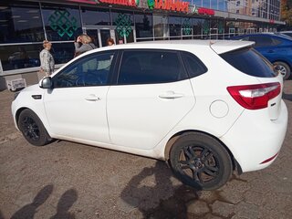 2013 Kia Rio 5-speed III, белый, 715000 рублей, вид 2