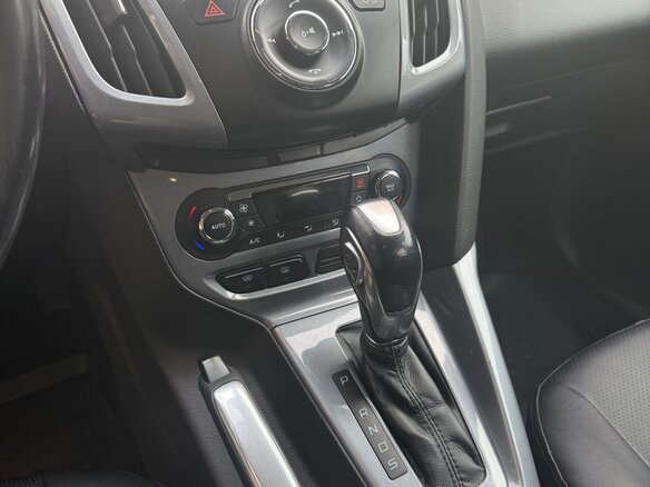 2012 Ford Focus III, коричневый, 750000 рублей - вид 8