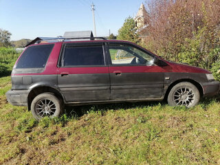 1992 Mitsubishi Space Wagon II, красный, 150000 рублей, вид 2