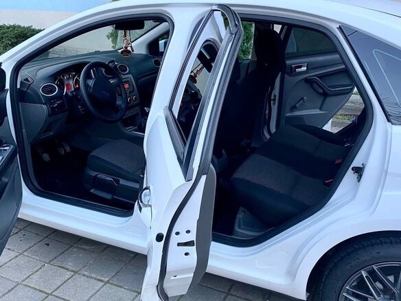 2010 Ford Focus II Рестайлинг, белый, 700000 рублей - вид 5