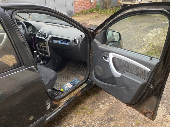 2011 Renault Sandero I, чёрный, 270000 рублей - вид 9
