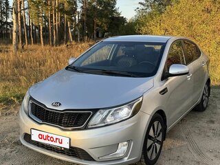 2013 Kia Rio 4-speed III, серебристый, 750000 рублей, вид 1