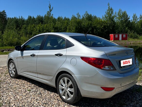 2013 Hyundai Solaris I, серебристый, 740000 рублей - вид 3