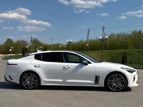 2020 Kia Stinger I Рестайлинг, белый - вид 6