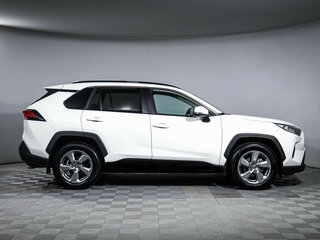 2020 Toyota RAV4 V (XA50), белый, 3475000 рублей, вид 4