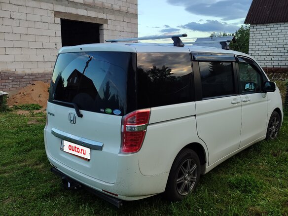2013 Honda Stepwgn IV Рестайлинг, белый, 1370000 рублей - вид 4