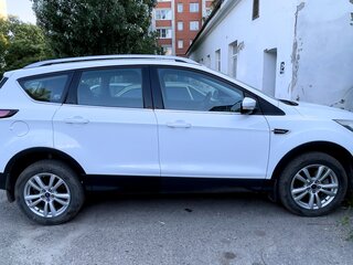 2017 Ford Kuga II Рестайлинг, белый, 1790000 рублей, вид 3