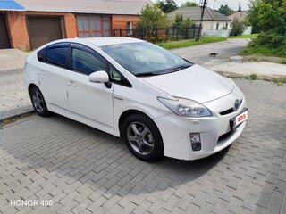 2010 Toyota Prius III (XW30), белый, 800000 рублей, вид 2