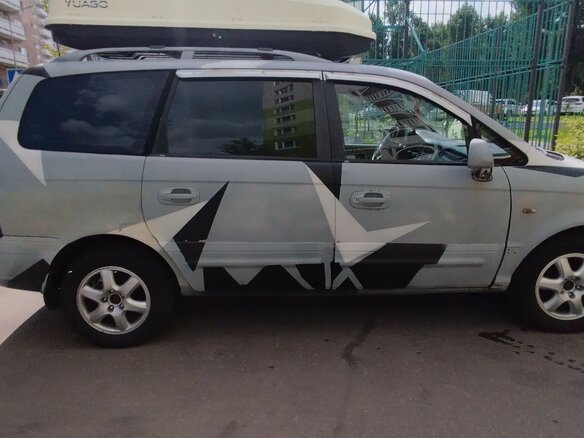 2002 Hyundai Trajet I, серый, 450000 рублей - вид 1