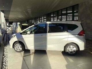 2022 Honda Freed II Рестайлинг, белый, 1499666 рублей, вид 3