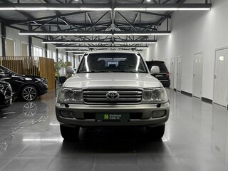 2005 Toyota Land Cruiser 100 Series Рестайлинг 2, серебристый, 2490000 рублей, вид 3