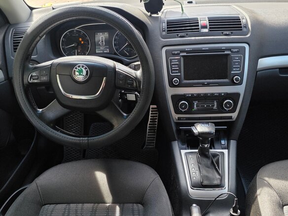 2013 Skoda Octavia II (A5) Рестайлинг, белый, 650000 рублей - вид 8