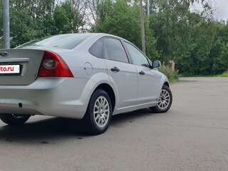 2009 Ford Focus II Рестайлинг, серебристый, 300000 рублей, вид 3
