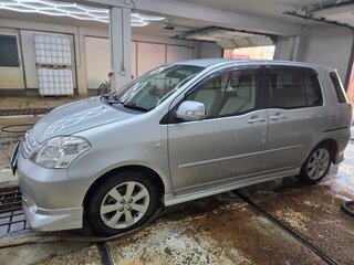 2008 Toyota Raum II, серебристый, 560000 рублей, вид 3