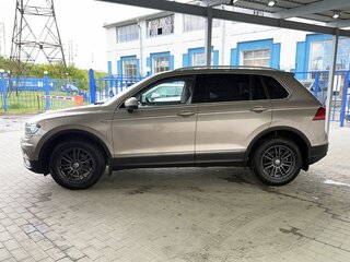 2017 Volkswagen Tiguan II, золотистый, 2075000 рублей, вид 2