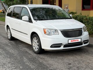 2014 Chrysler Town & Country V Рестайлинг, белый, 2000000 рублей, вид 3