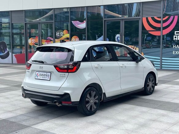 2023 Honda Fit IV Рестайлинг, белый, 1390325 рублей - вид 4