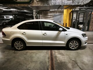 2017 Volkswagen Polo V Рестайлинг, белый, 1130000 рублей, вид 2