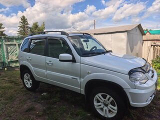 2014 Chevrolet Niva I Рестайлинг, белый, 700000 рублей, вид 2
