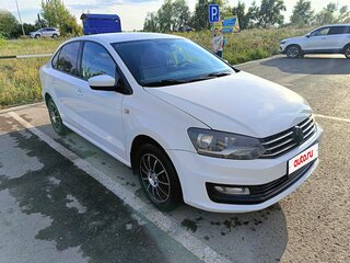 2015 Volkswagen Polo V Рестайлинг, белый, 700000 рублей, вид 1
