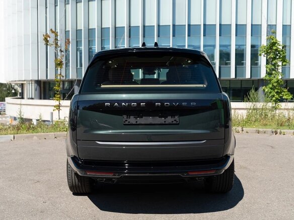 2026 Land Rover Range Rover P530 MHEV Long V, зелёный, 28600000 рублей - вид 2
