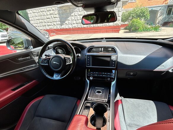 2015 Jaguar XE S I, чёрный, 1900000 рублей - вид 9