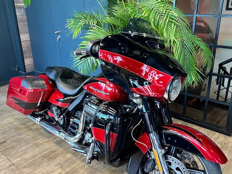 2017 Harley-Davidson CVO Street Glide, красный, 2150000 рублей, вид 1