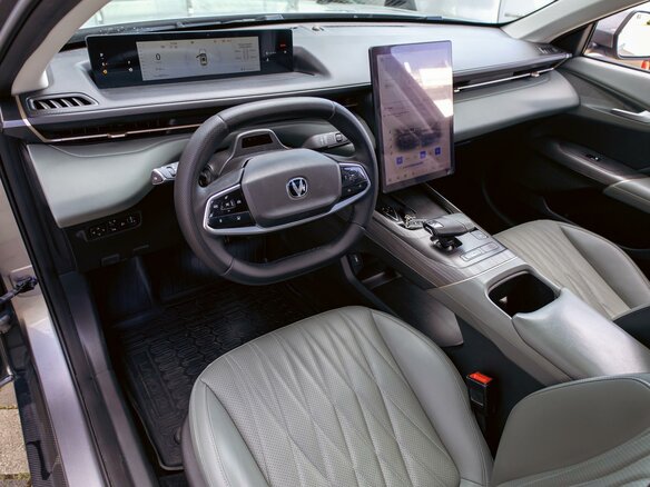 2024 Changan Lamore, серый, 1765000 рублей - вид 12