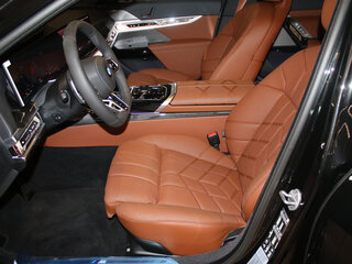 2026 BMW 7 серии 740i xDrive VII (G70), чёрный, 16990000 рублей, вид 5