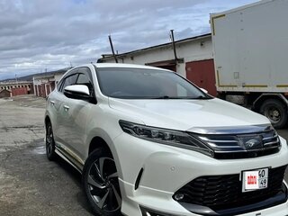 2017 Toyota Harrier III (XU60) Рестайлинг, белый, 3500000 рублей, вид 4