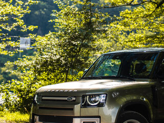 2021 Land Rover Defender 90 II, зелёный, 4500000 рублей, вид 2