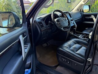 2013 Toyota Land Cruiser 200 Series Рестайлинг 1, чёрный, 3940000 рублей, вид 4