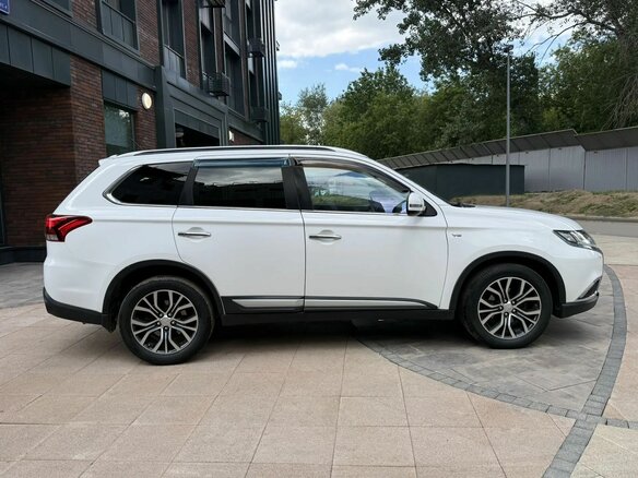 2016 Mitsubishi Outlander III Рестайлинг 2, белый, 2130000 рублей - вид 6