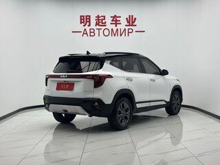 2023 Kia Seltos I Рестайлинг, белый, 1950000 рублей, вид 4