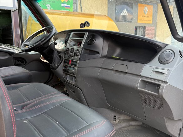 2012 Iveco Daily, красный, 2100000 рублей - вид 3