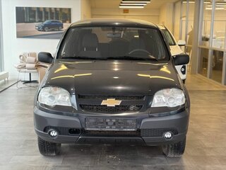 2011 Chevrolet Niva I Рестайлинг, чёрный, 399000 рублей, вид 2