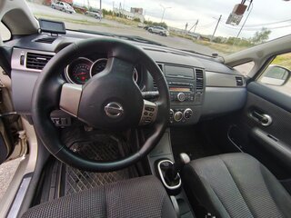 2010 Nissan Tiida I Рестайлинг, коричневый, 850000 рублей, вид 5