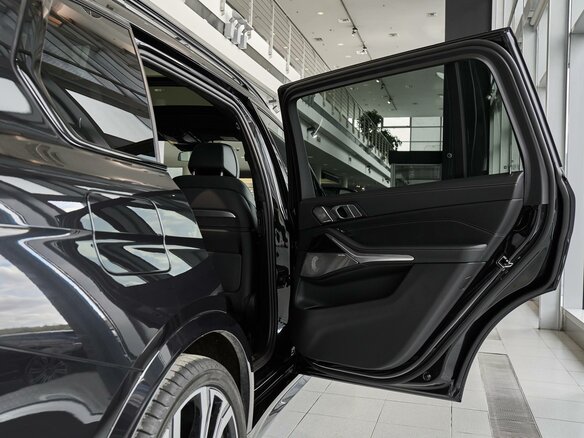 2025 BMW X7 M60i I (G07) Рестайлинг, чёрный, 18500000 рублей - вид 27