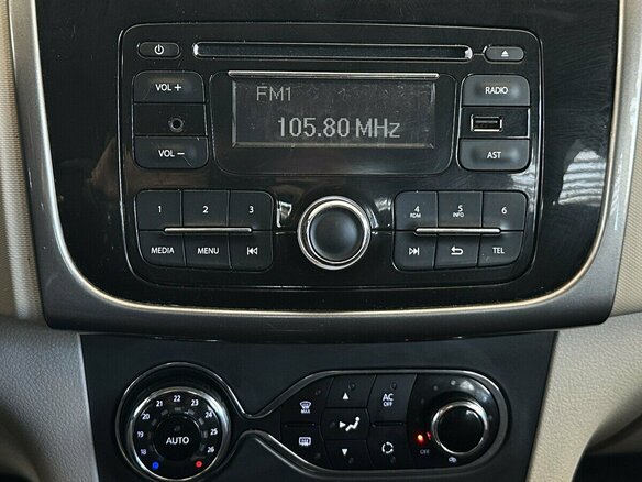 2015 Renault Logan II, белый, 550000 рублей - вид 6
