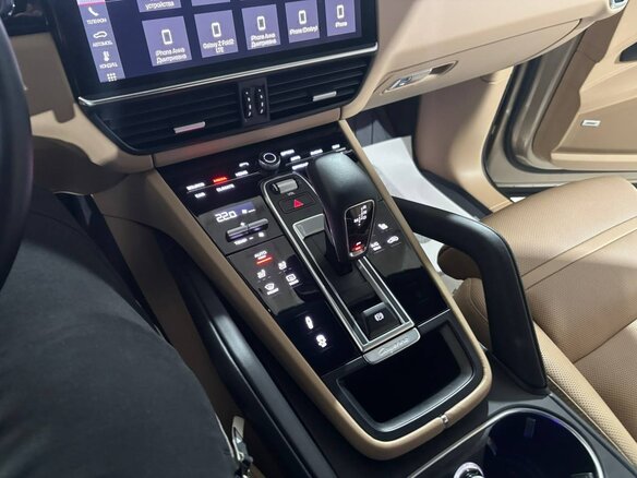 2018 Porsche Cayenne III, коричневый, 8800000 рублей - вид 16